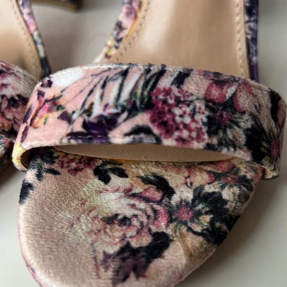 Steve Madden Carrson Floral Heel - Picture 7 of 7